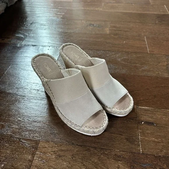 Toms-beige suede wedges-Size 8 - Picture 8 of 10
